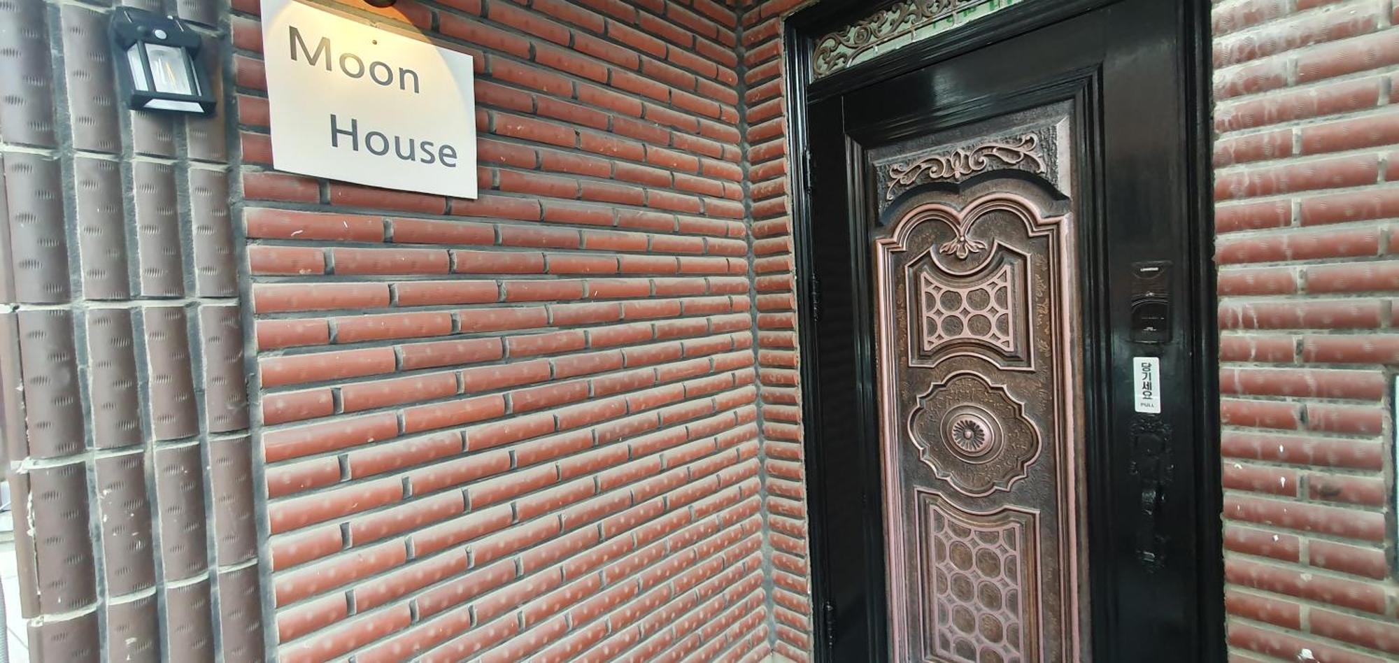Moon House Apartment *